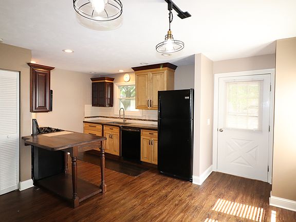 3rd image of 4374 Edgewater Dr