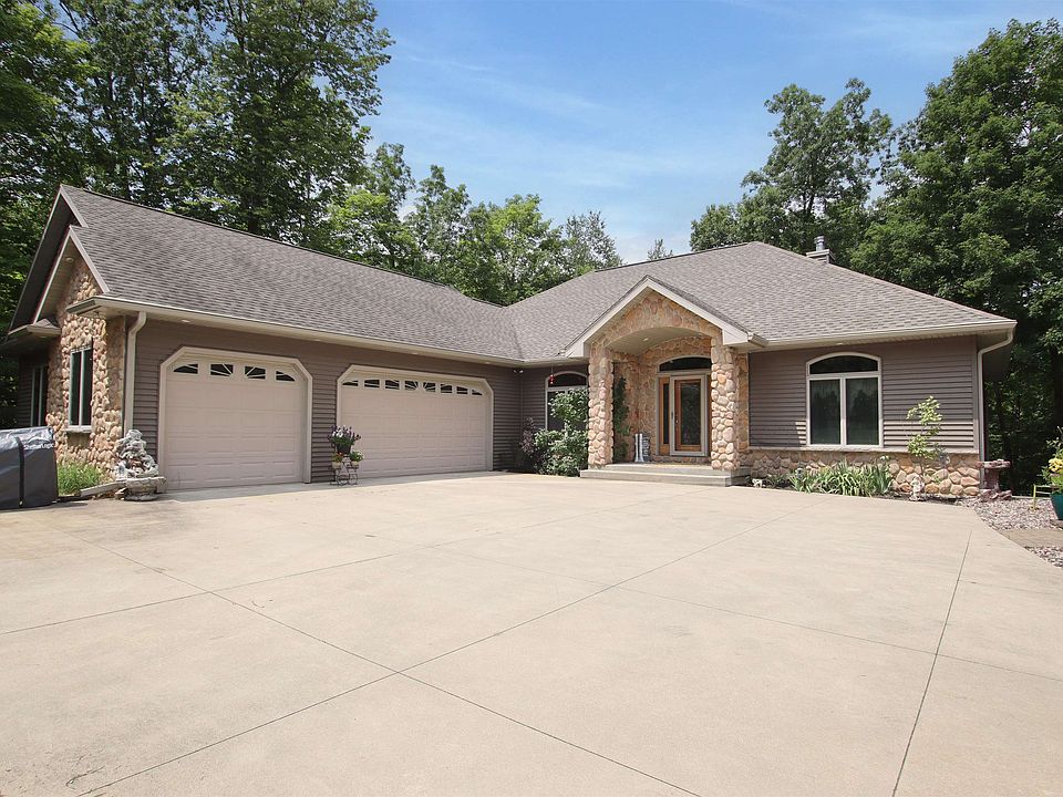 1st image of N3520 Red Oak Dr