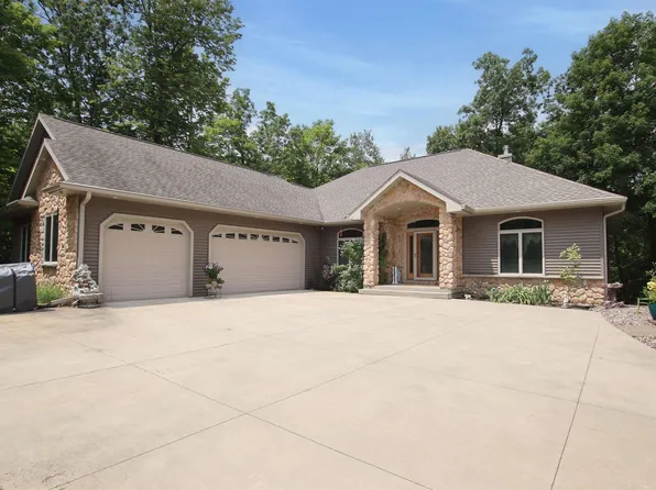N3520 Red Oak Dr, Campbellsport, WI 53010
