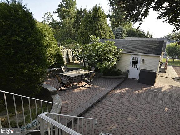 4th image of 302 S Valley Forge Rd