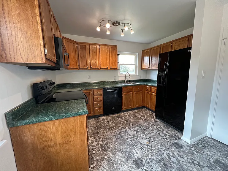 1065 Paddock Dr — Photo 16