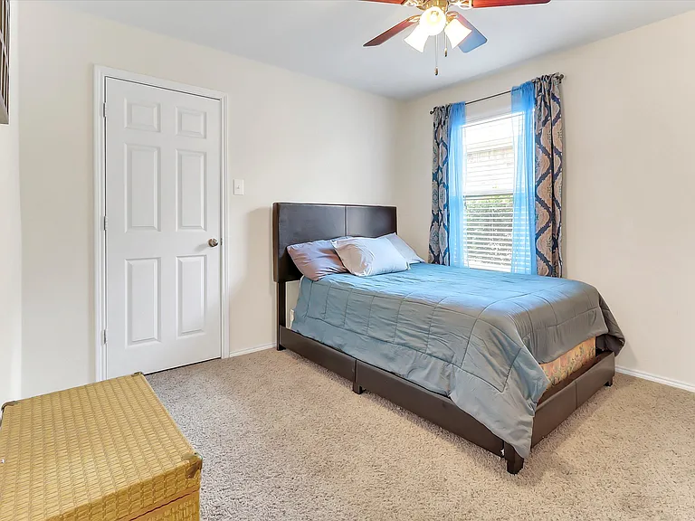 1713 Megan Creek Dr — Photo 17