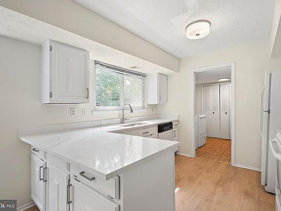 4th image of 3801 Northrop Pl