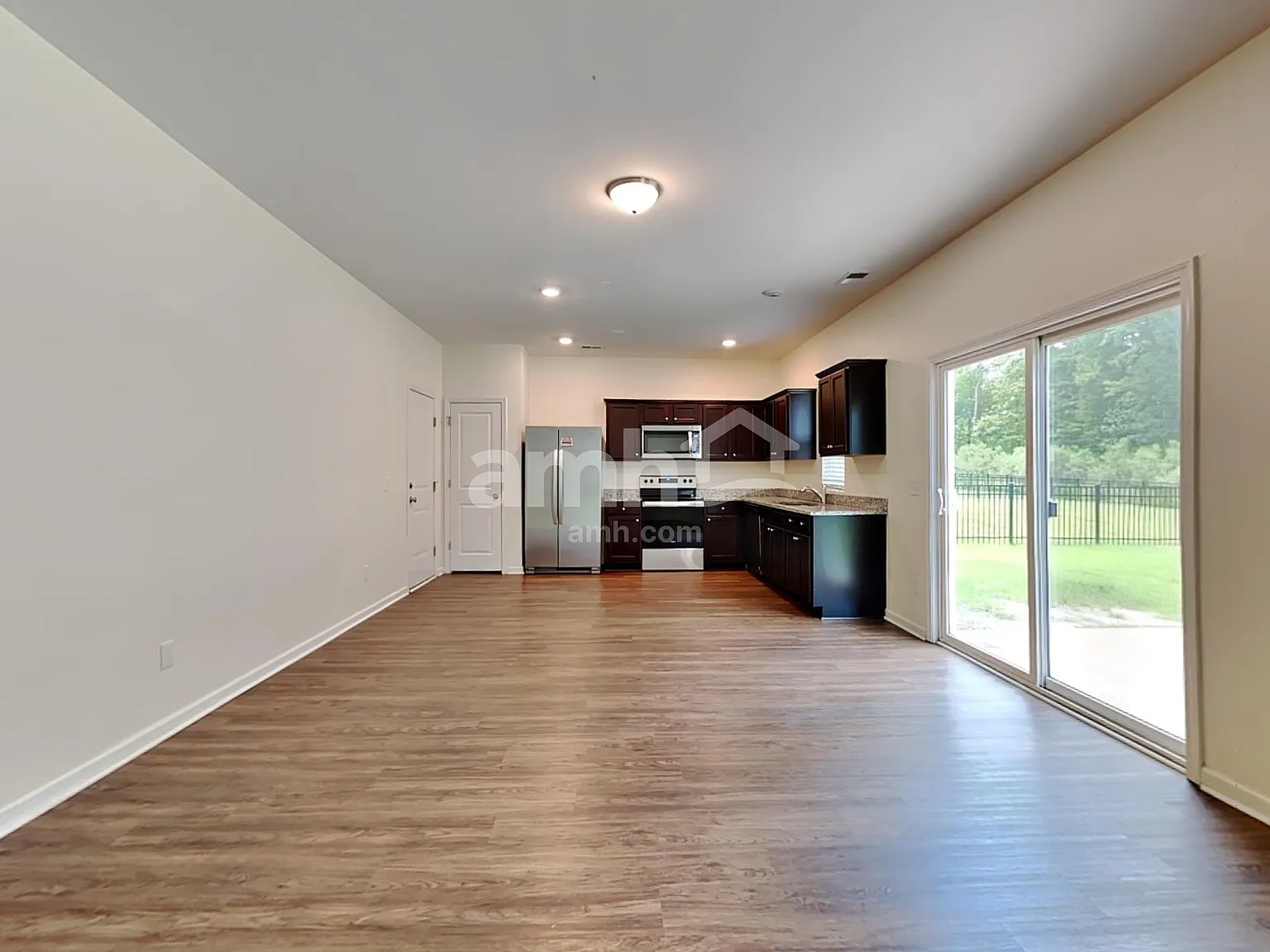4 bed, 2.5 bath, 1801 sqft, $2,280 — Photo 4