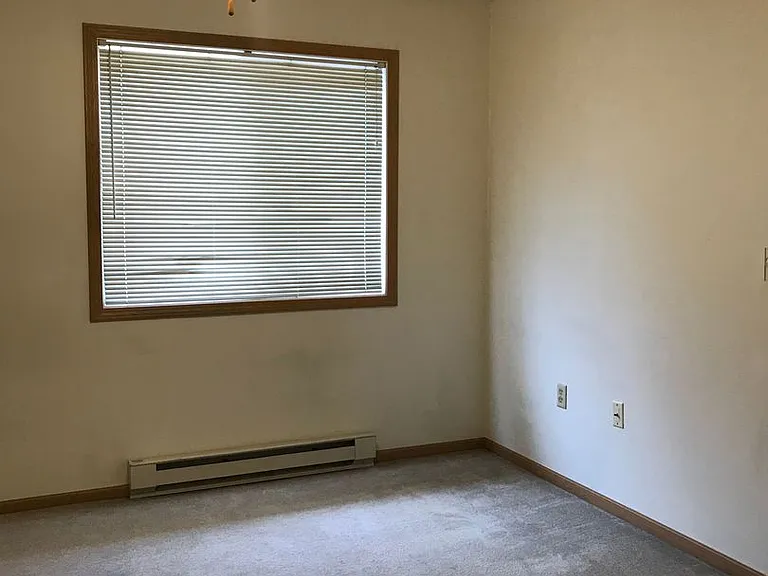 1051 Imperial Cir — Photo 5