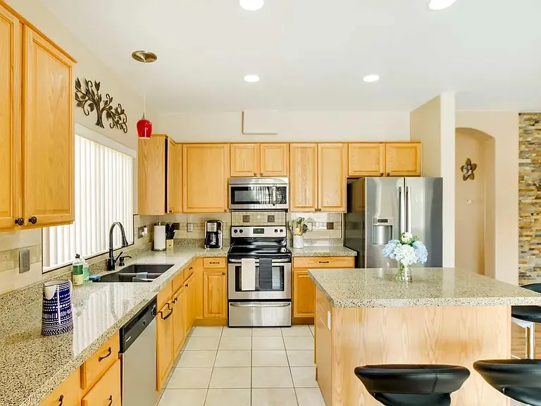 14335 W Clarendon Ave — Photo 7