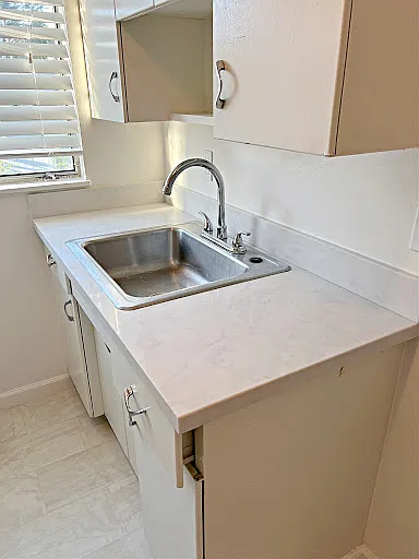 Capri Apartments — Photo 25