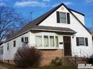 1136 Hunter Ave, Valley Stream, NY 11580