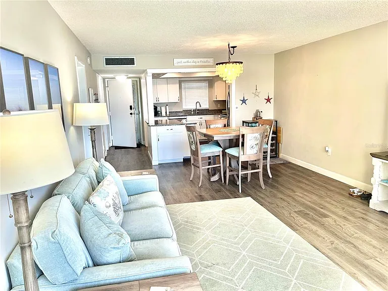4550 Cove Cir #804 — Photo 7