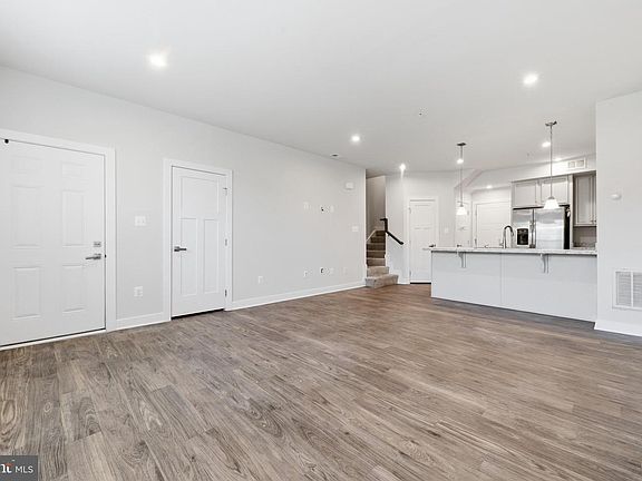 5th image of 10125 Fauberg St