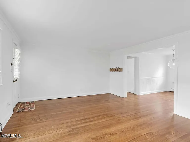 138 Manor Dr — Photo 6