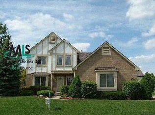 6820 Foxcreek Dr, Canton, MI 48187