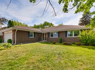 2026 S Goebbert Rd, Arlington Heights, IL 60005