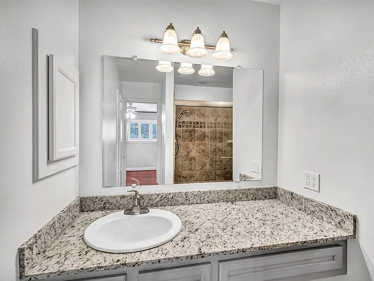 1553 W Sam Houston Pkwy S — Photo 21