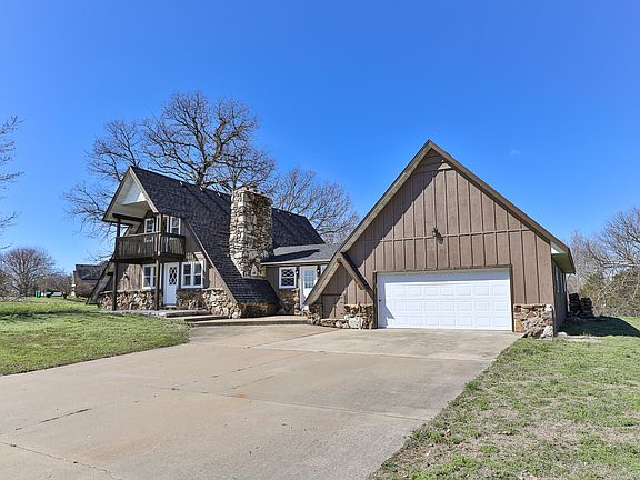 2nd image of 301 S Idlewood Way