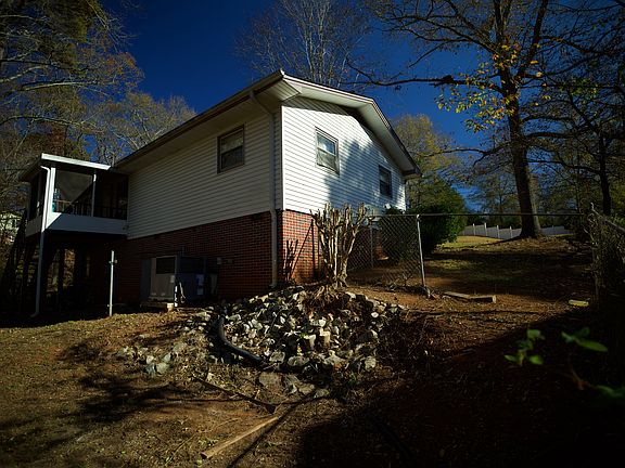 2nd image of 3051 Brookfield Dr