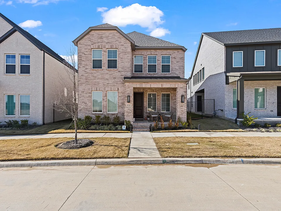 15627 Rue Dr