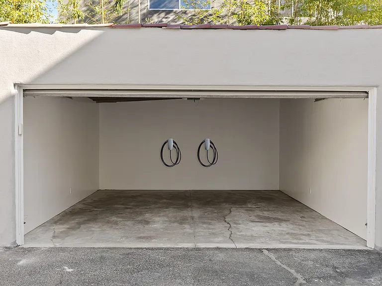 1712 N Ogden Dr — Photo 10