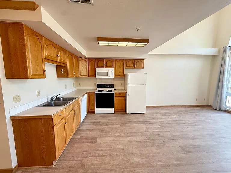 816 S College Ave — Photo 6