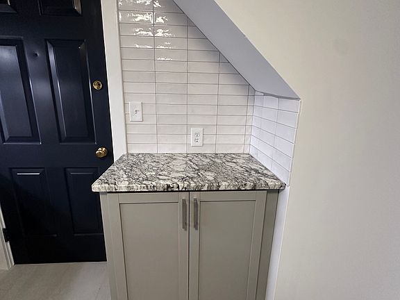 3rd image of 222 Whiting Ln Floor 3