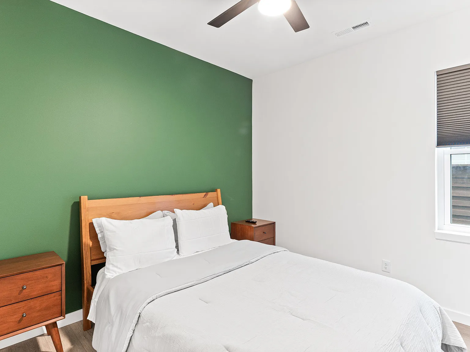 3 bed, 2.5 bath, 1662 sqft, $3,200 — Photo 4
