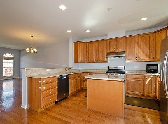 4th image of 8657 Narragansett Ave