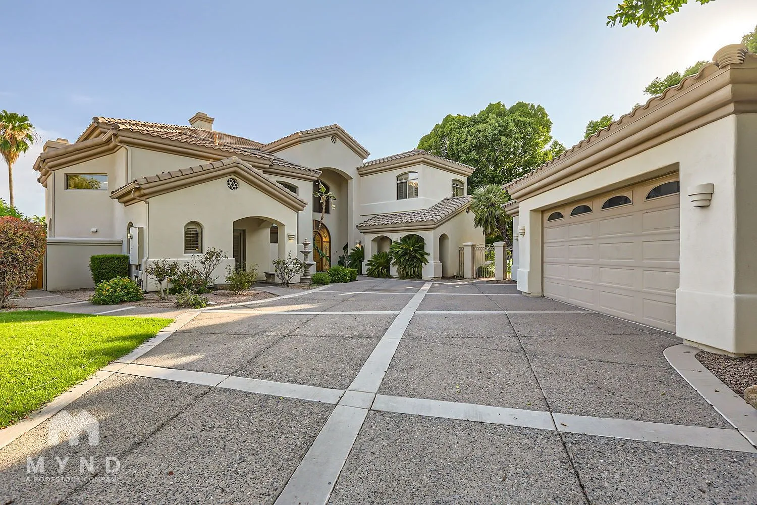 6 bed, 4.5 bath, 5137 sqft, $8,995 — Photo 3
