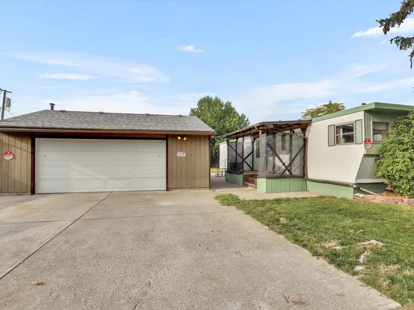 17327 E 3rd Ave, Greenacres, WA 99016