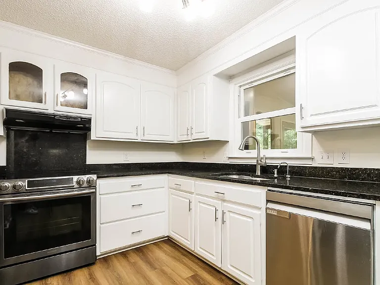 9424 Highgate Rd — Photo 4
