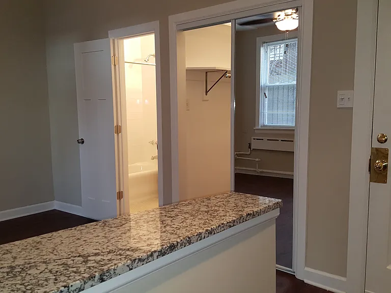 432 W Belmont — Photo 9