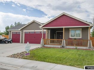 980 Flicker St, Douglas, WY 82633