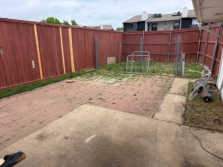 2418 Guerrero Dr — Photo 2