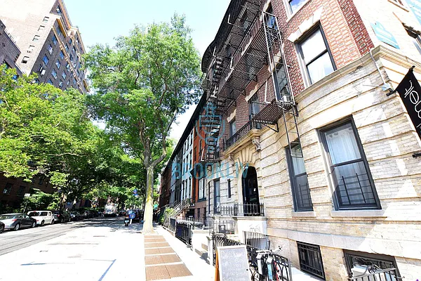 Rented by null | media 23