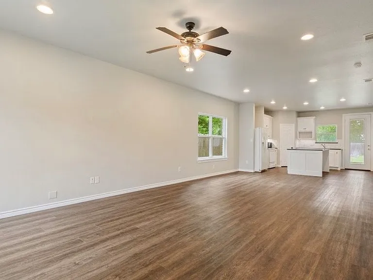 3525 N 24th St — Photo 8