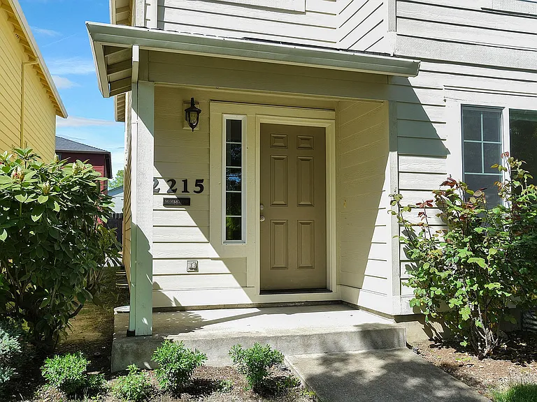 2215 Sam Parrett Dr — Photo 1