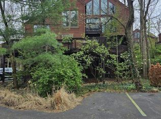 392 Hickory Ln, Westerville, OH 43081