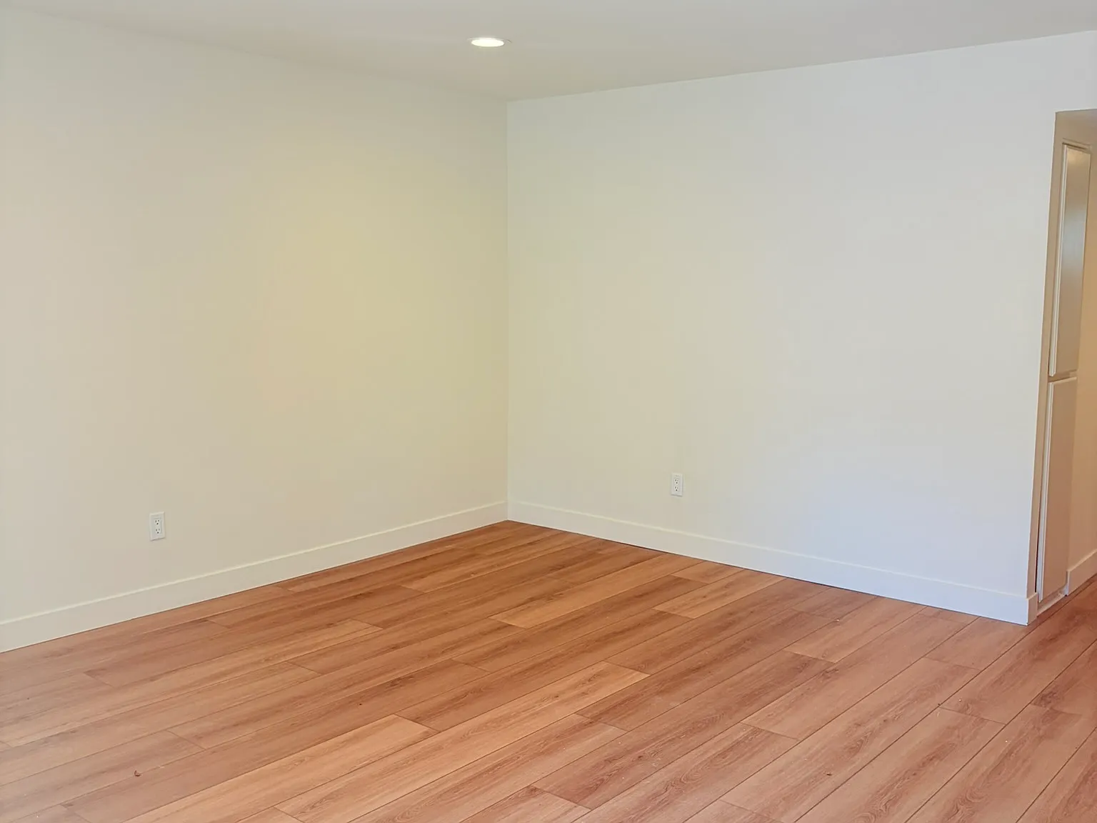 1160 Ruberta Ave — Photo 3