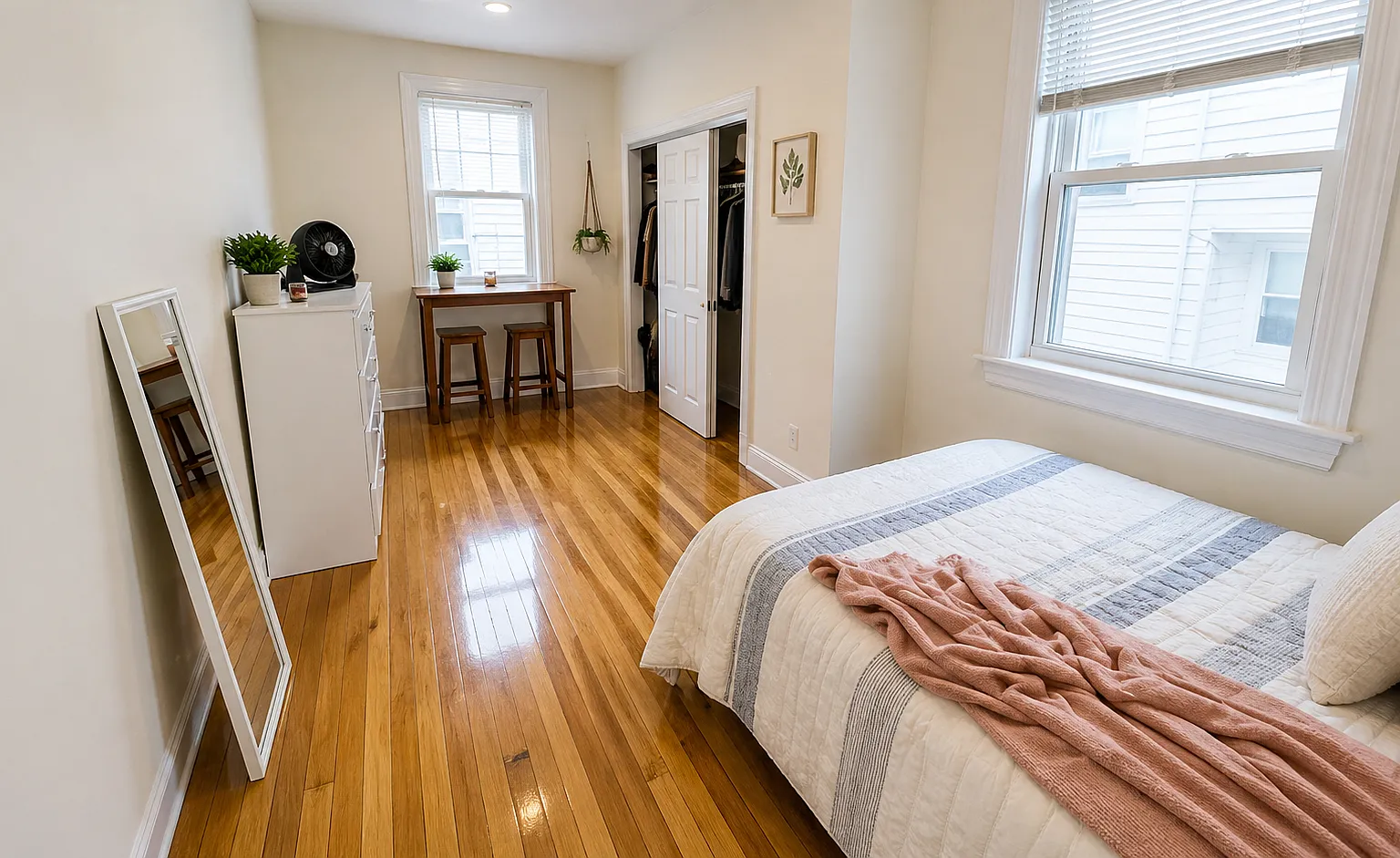3 bed, 1200 sqft, $4,200 — Photo 2