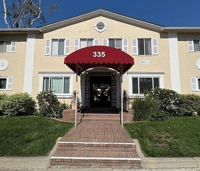 335 S Los Robles Ave #R — Photo 6