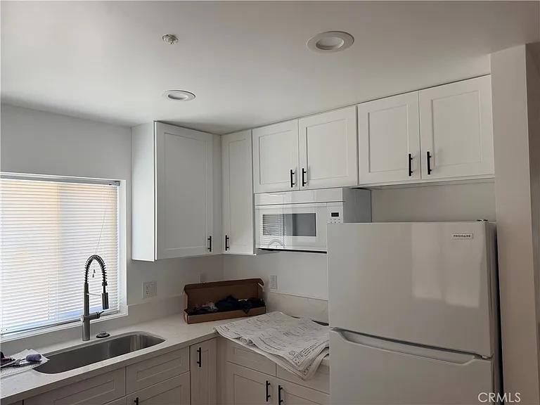 988 Valencia St #6 — Photo 10