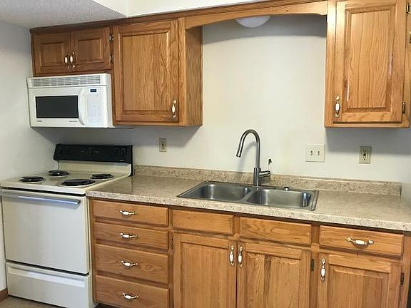 Kitchen (New Counters)