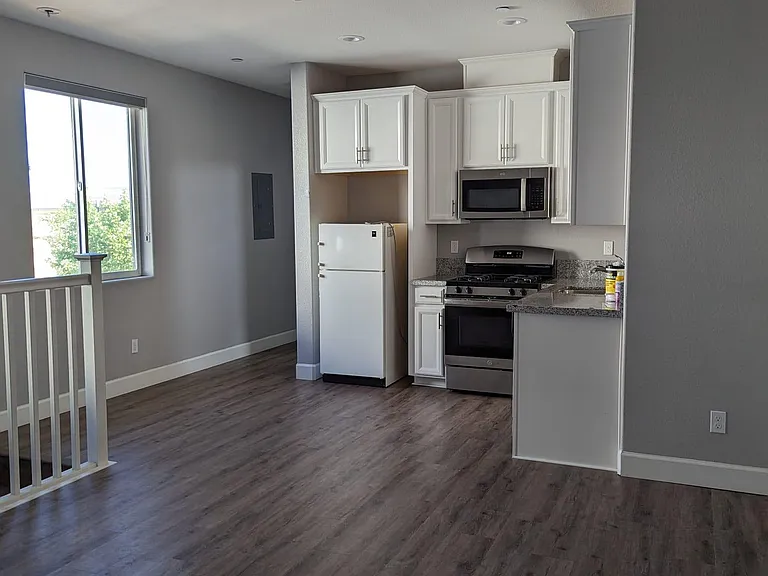 2203 S Dianthus Ct — Photo 12