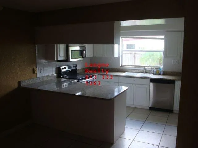 3 bed, 2.5 bath, 2084 sqft, $2,800 — Photo 3