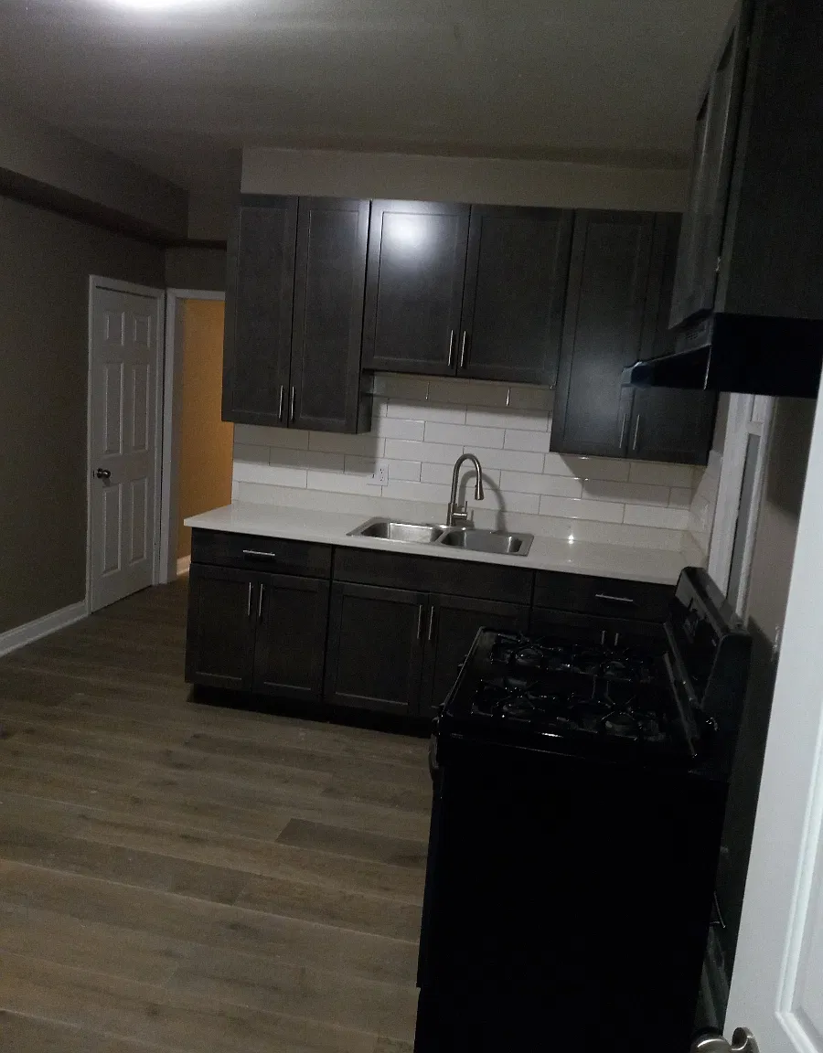 2 bed, 700 sqft, $1,350 — Photo 2