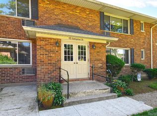 172 Edmunton Dr APT D9, North Babylon, NY 11703