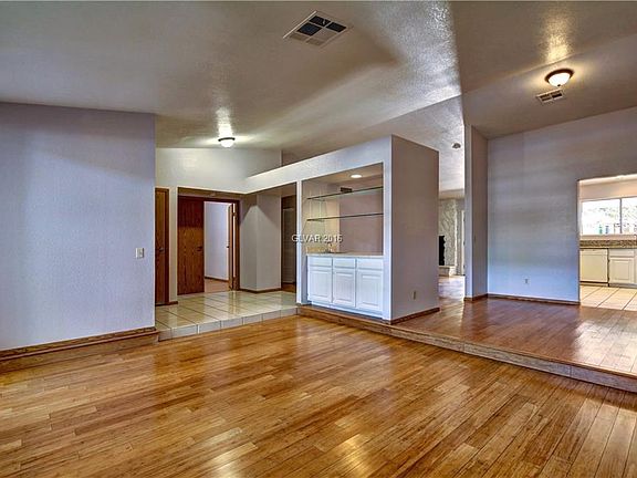 3rd image of 340 Santa Monica Dr