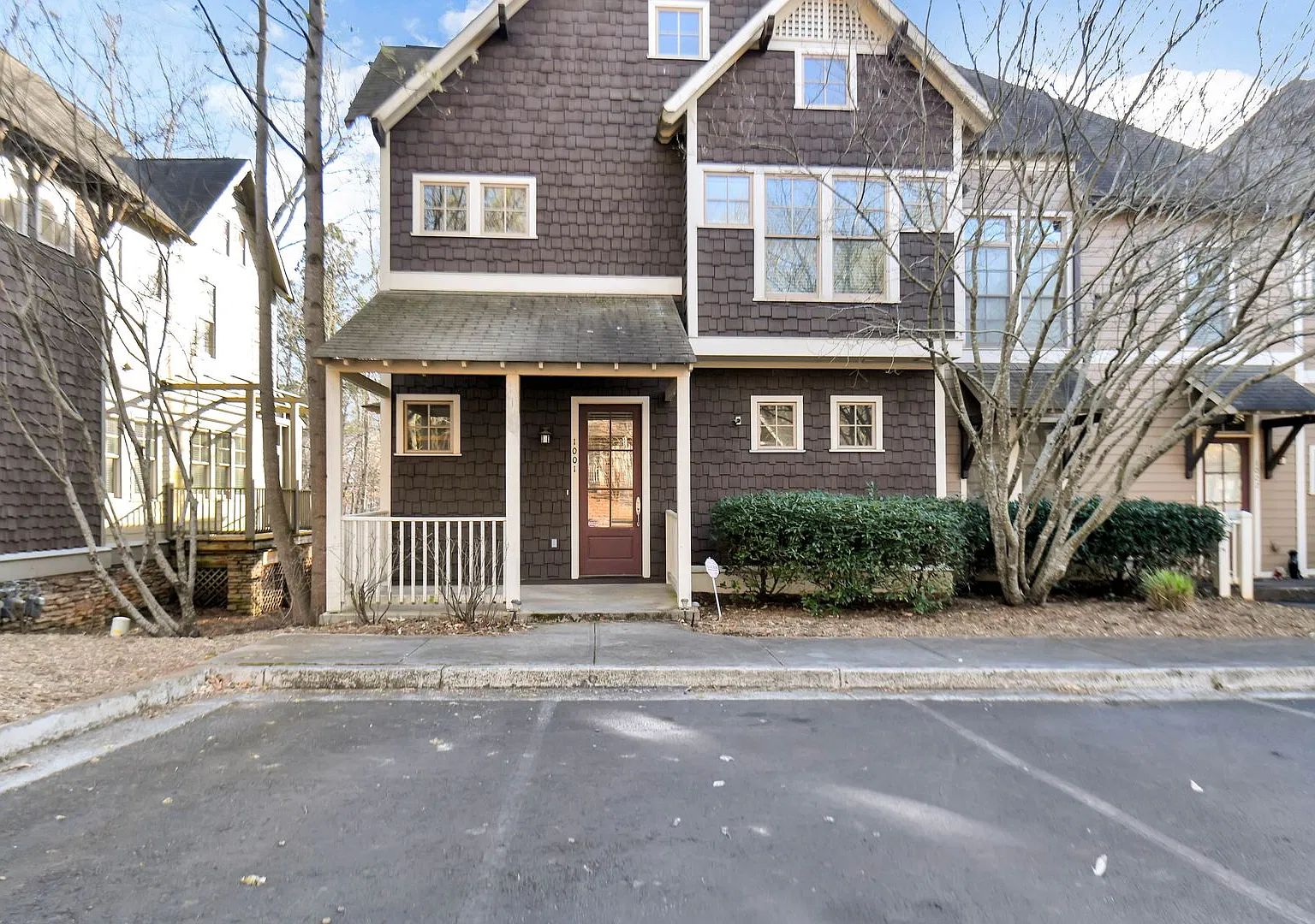 Stunning 2 bed 2.5 Condo! — Photo 2