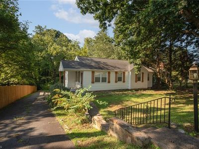 2450 Cherokee Ln, Winston Salem, NC, 27103