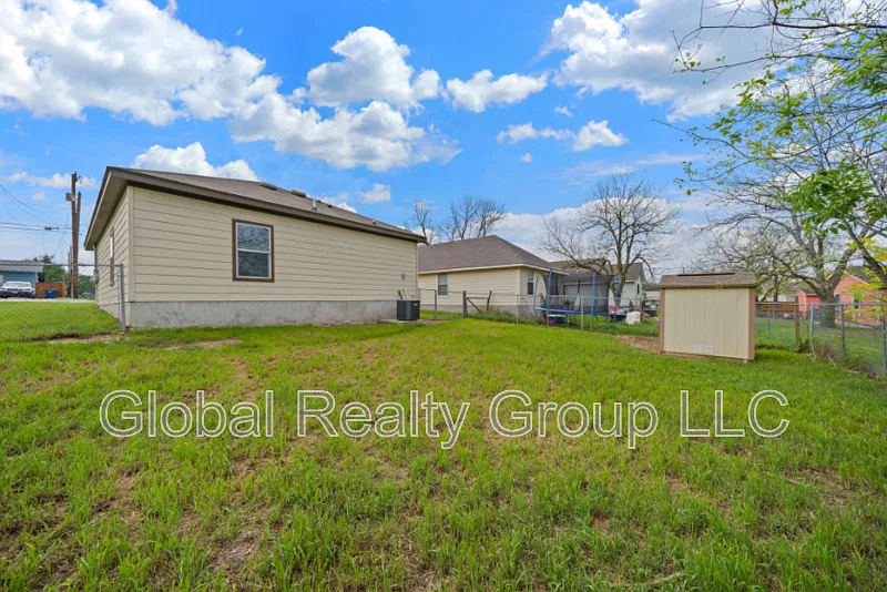3 bed, 2.0 bath, 1200 sqft, $1,395 — Photo 3
