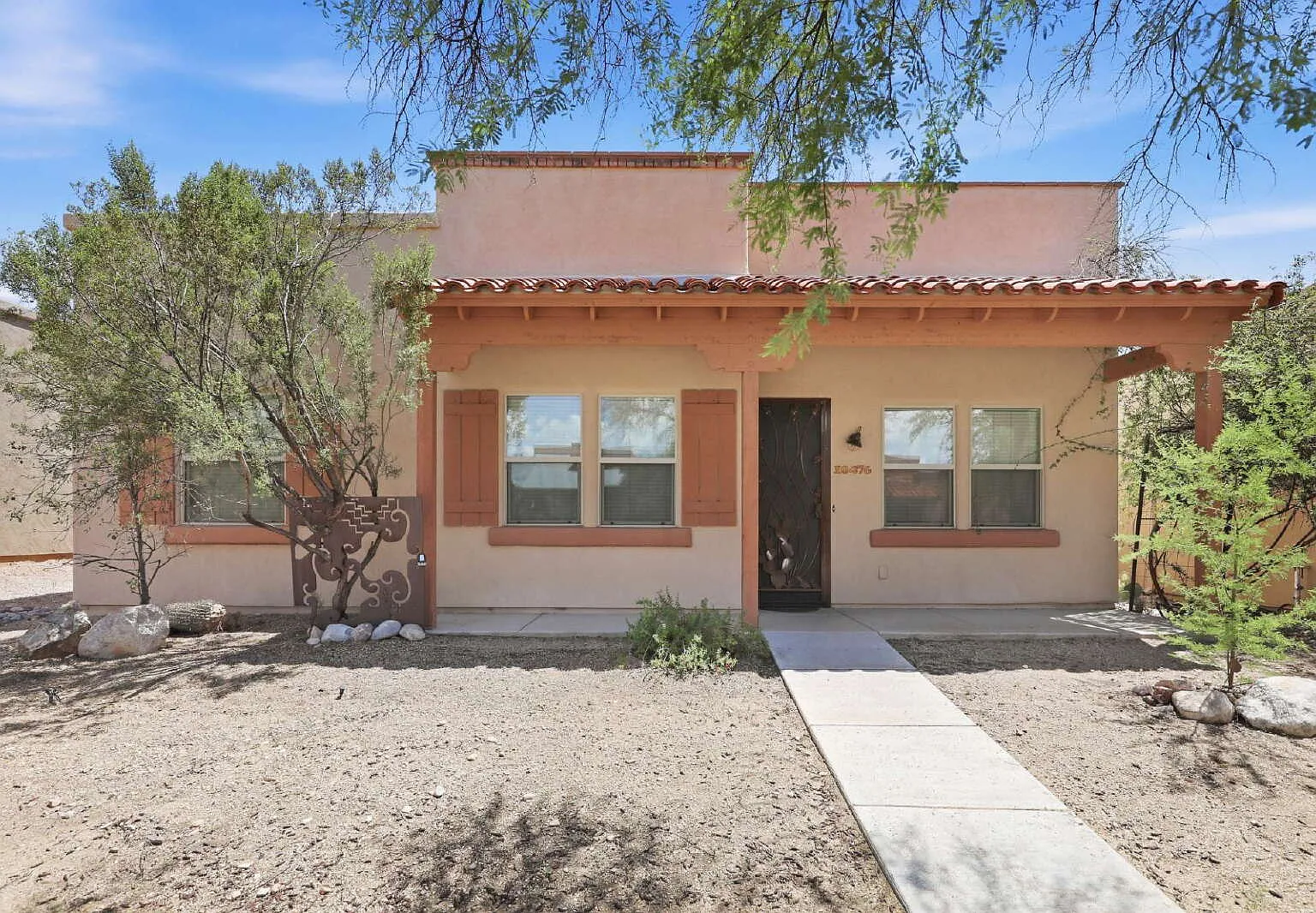 3 bed, 2.0 bath, 1717 sqft, $1,995 — Photo 1